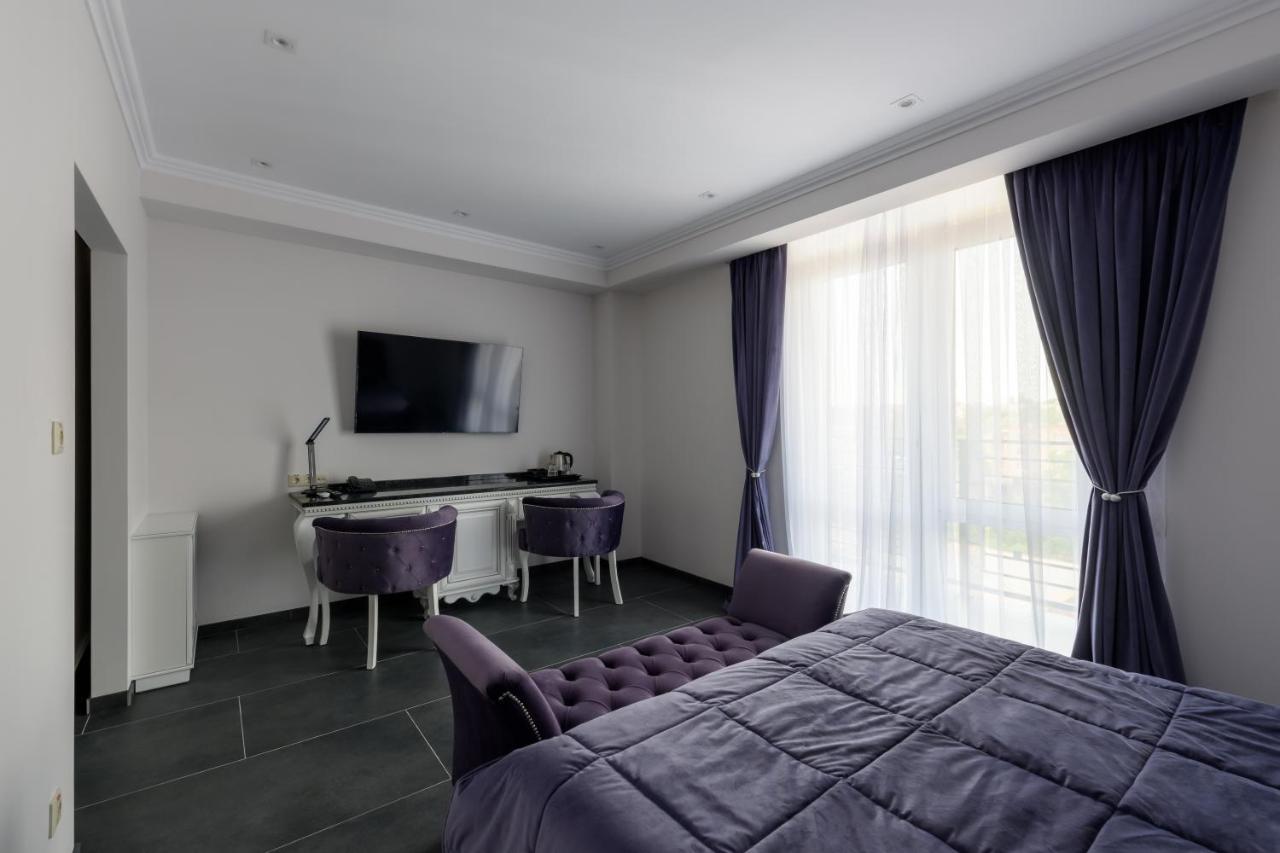 Hotel Grand Royal Chernivtsi Exterior foto